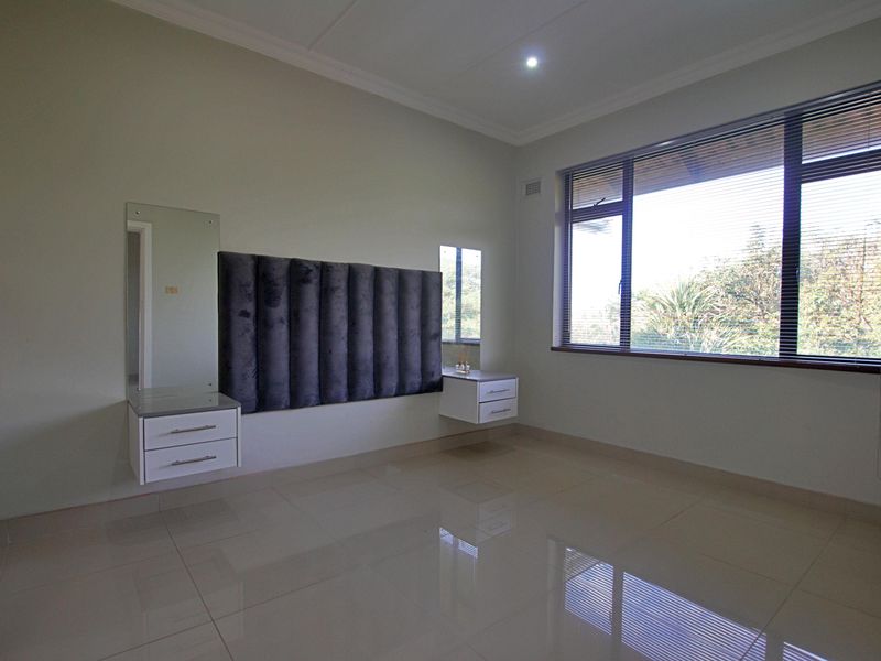 Modern Coastal Gem – Renovated 2-Bedroom Flat with Sea Views in Scottburgh - Photo 10