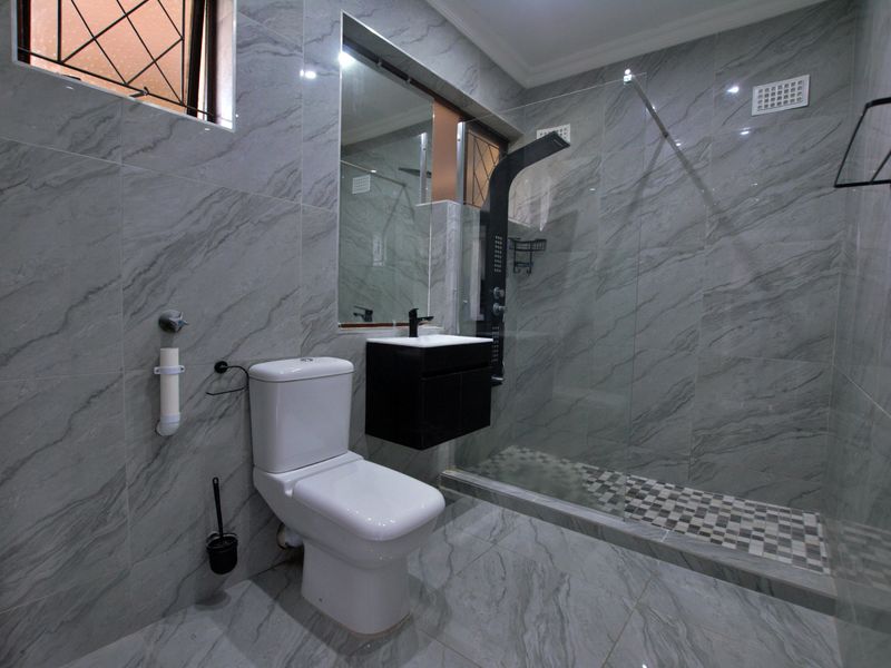 Modern Coastal Gem – Renovated 2-Bedroom Flat with Sea Views in Scottburgh - Photo 9