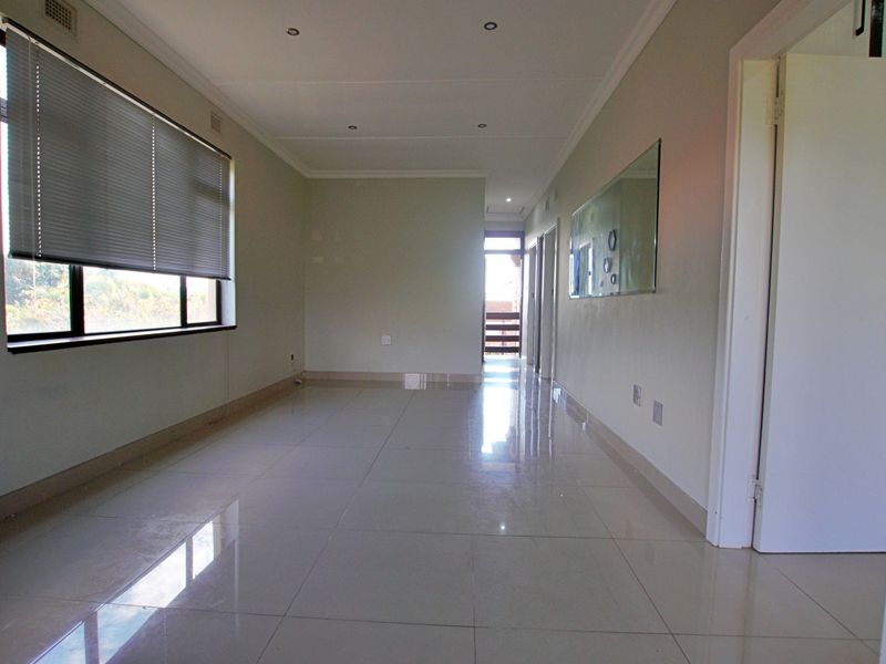 Modern Coastal Gem – Renovated 2-Bedroom Flat with Sea Views in Scottburgh - Photo 7