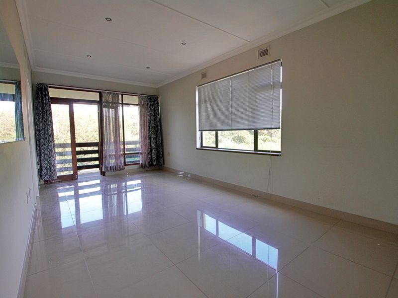 Modern Coastal Gem – Renovated 2-Bedroom Flat with Sea Views in Scottburgh - Photo 6