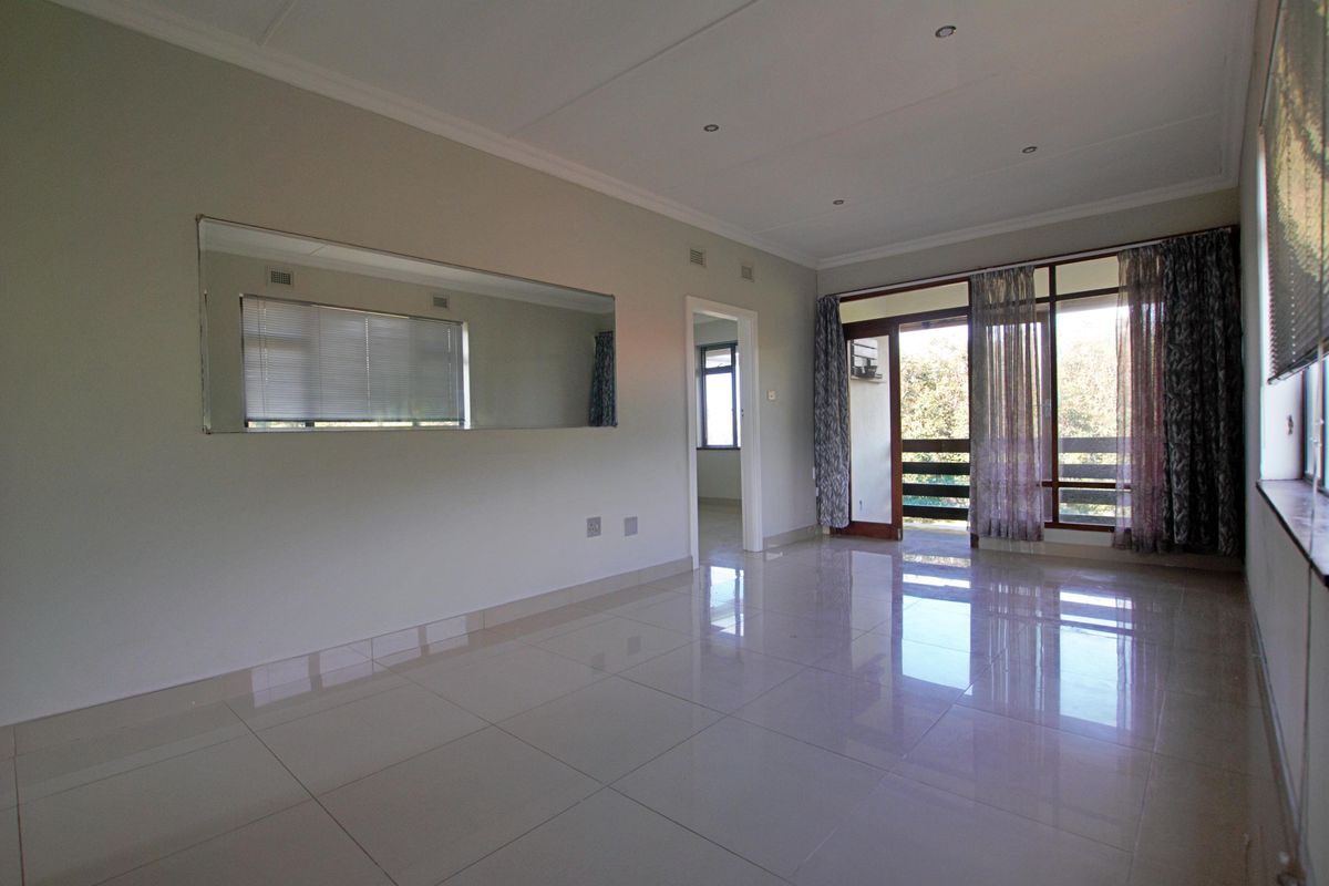 Modern Coastal Gem – Renovated 2-Bedroom Flat with Sea Views in Scottburgh - Photo 5