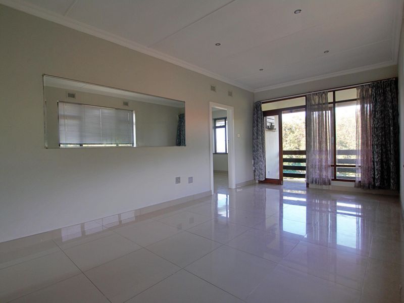 Modern Coastal Gem – Renovated 2-Bedroom Flat with Sea Views in Scottburgh - Photo 5