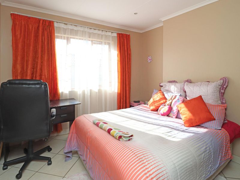 Stylish 3-Bedroom Townhouse for Sale in Thatchfield Hills – Sole Mandate, Close to Curro School - Photo 10