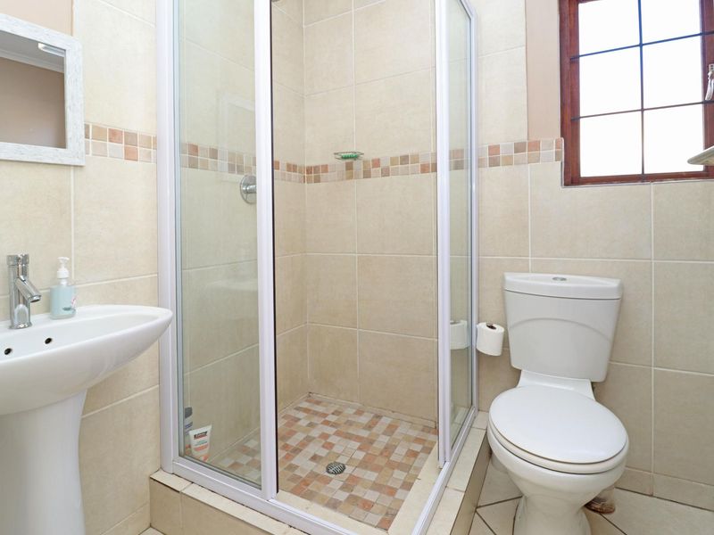 Stylish 3-Bedroom Townhouse for Sale in Thatchfield Hills – Sole Mandate, Close to Curro School - Photo 9