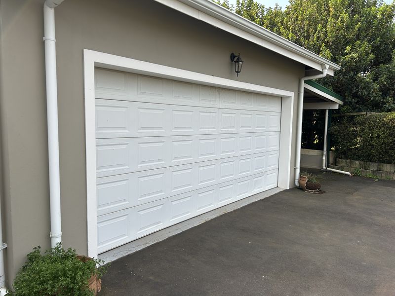 Gated Estate Unit - Photo 3