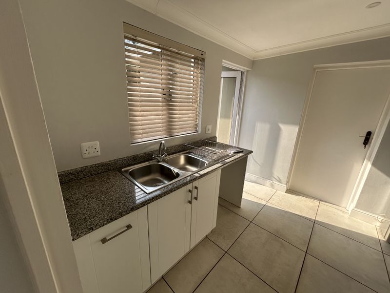 Gated Estate Unit - Photo 10