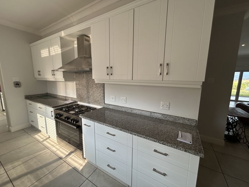 Gated Estate Unit - Photo 8
