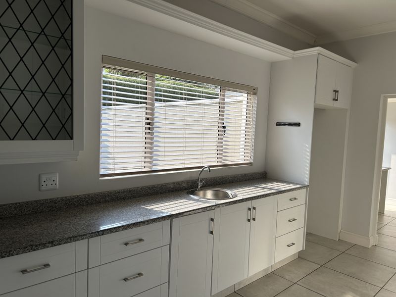 Gated Estate Unit - Photo 9