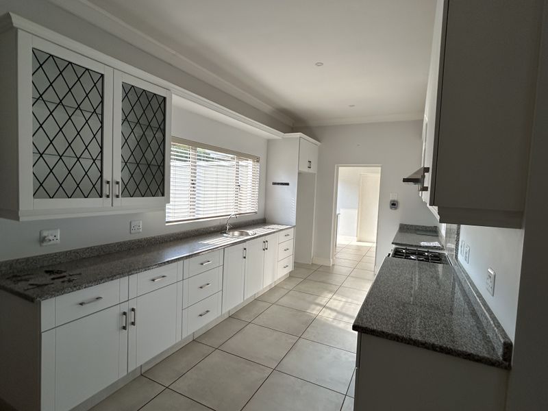 Gated Estate Unit - Photo 6