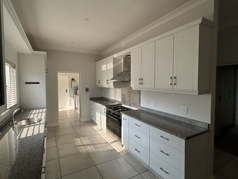 Gated Estate Unit - Photo 7