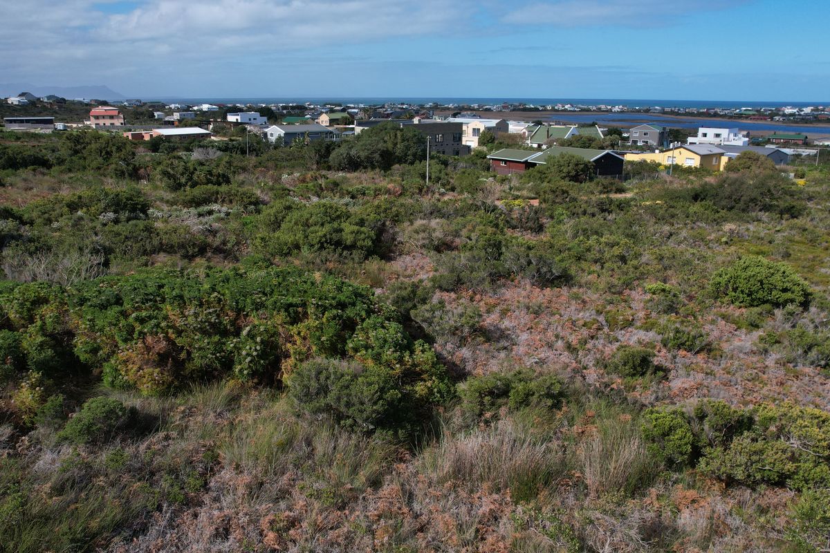 No. 8 Pillansia Road - Betty's Bay - 7700sqm - Photo 2