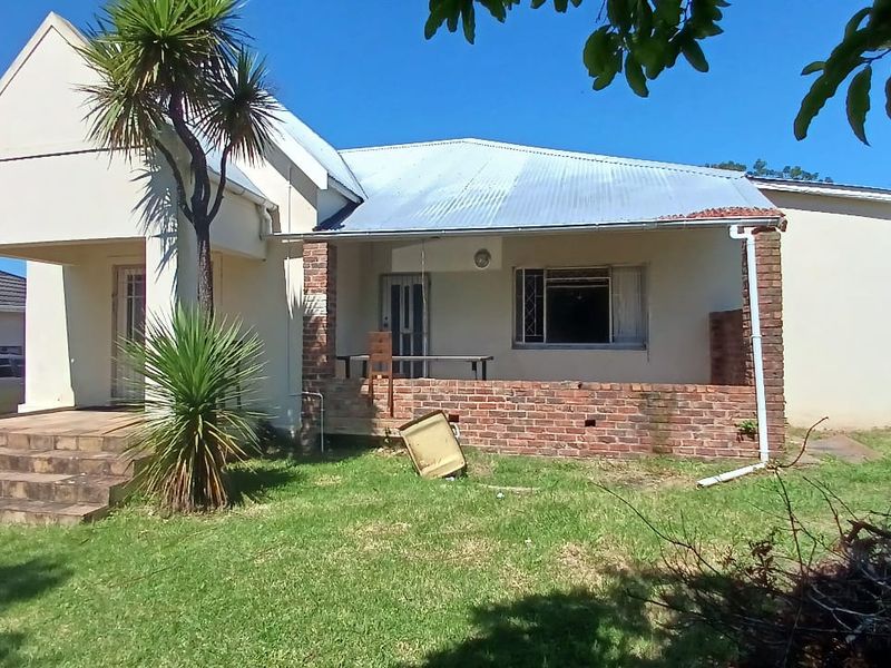 Spacious 4-Bedroom Home with Flatlet & Prime Location in Vincent - Photo 2