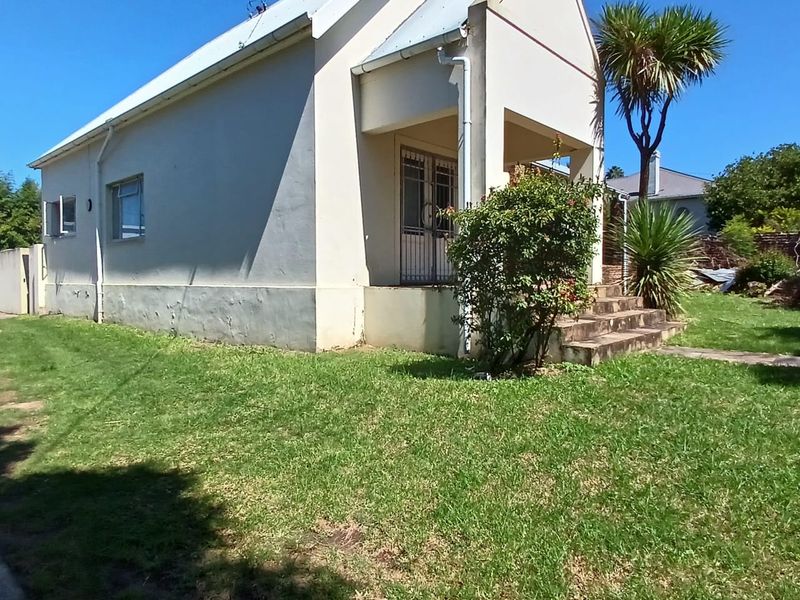 Spacious 4-Bedroom Home with Flatlet & Prime Location in Vincent - Photo 4