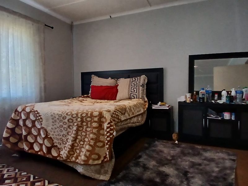 Spacious 4-Bedroom Home with Flatlet & Prime Location in Vincent - Photo 8