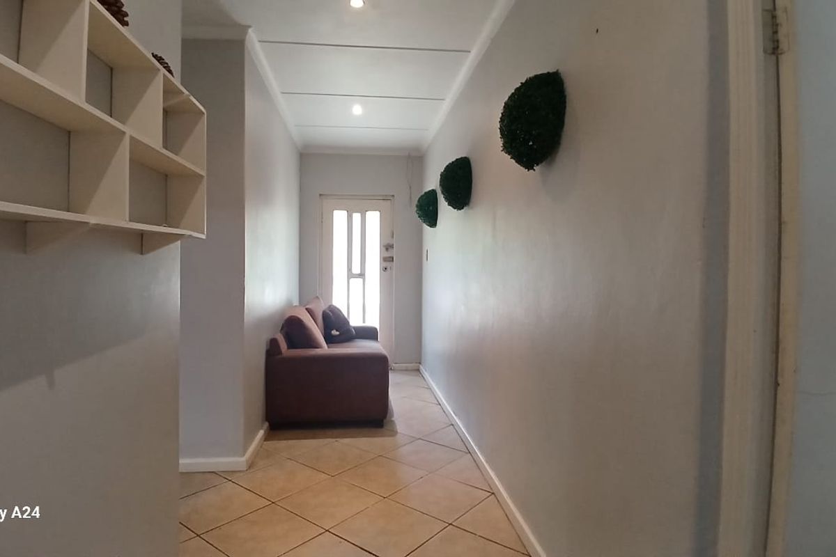 Spacious 4-Bedroom Home with Flatlet & Prime Location in Vincent - Photo 5