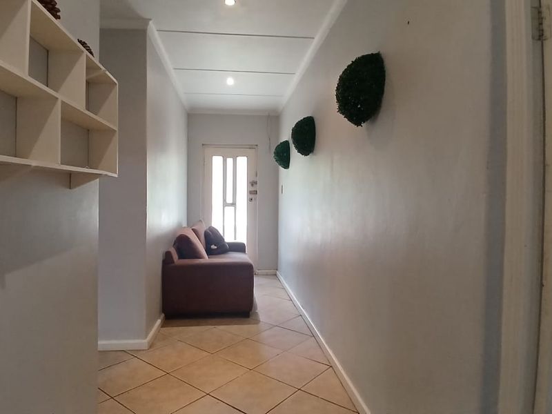 Spacious 4-Bedroom Home with Flatlet & Prime Location in Vincent - Photo 5