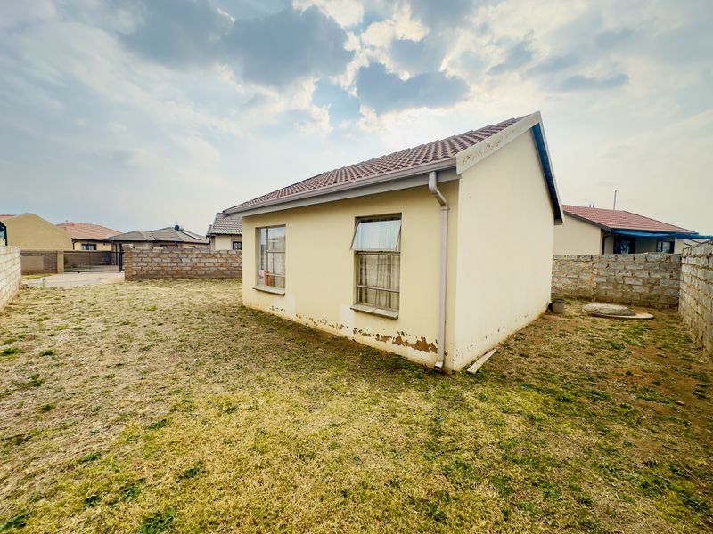 Perfect for first-time buyers and investors! - Photo 3