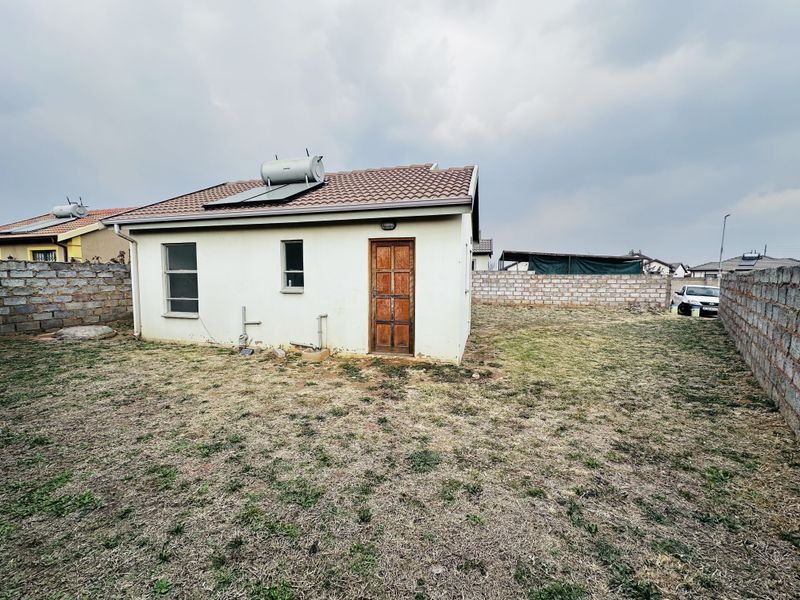 Perfect for first-time buyers and investors! - Photo 4