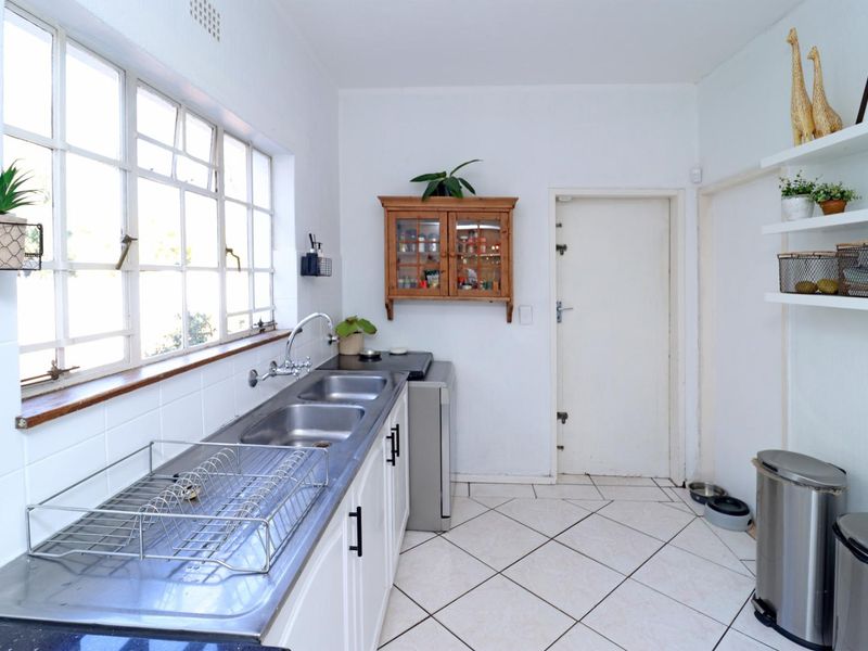 The White House is up for Sale! - Photo 10