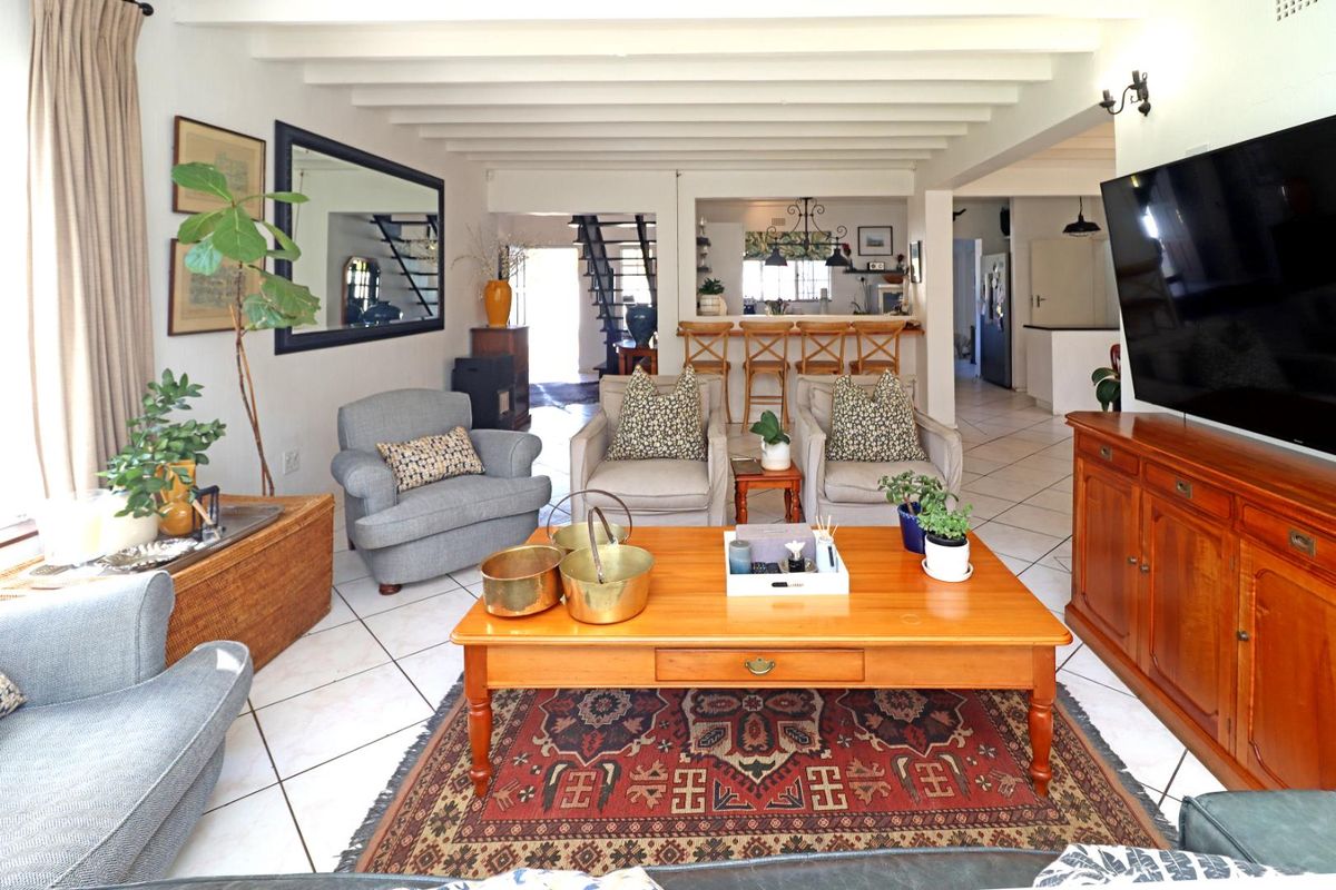 The White House is up for Sale! - Photo 3
