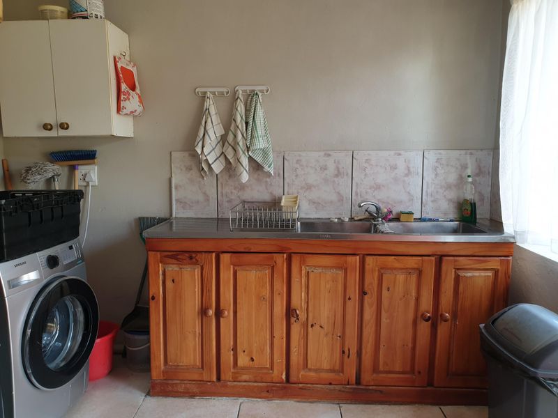 2 Bedroom house for sale - Photo 6