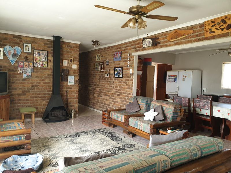 2 Bedroom house for sale - Photo 4