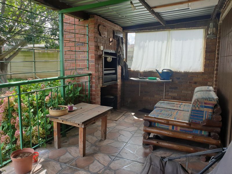 2 Bedroom house for sale - Photo 3