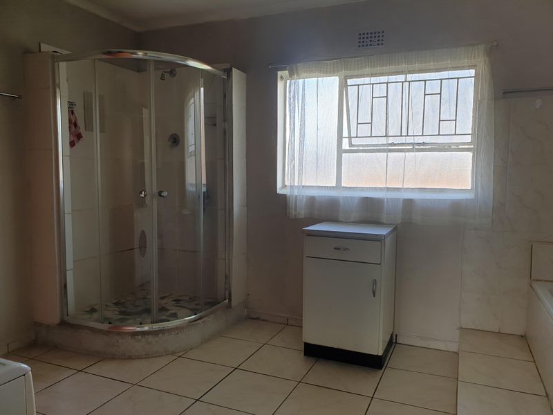 2 Bedroom house for sale - Photo 9