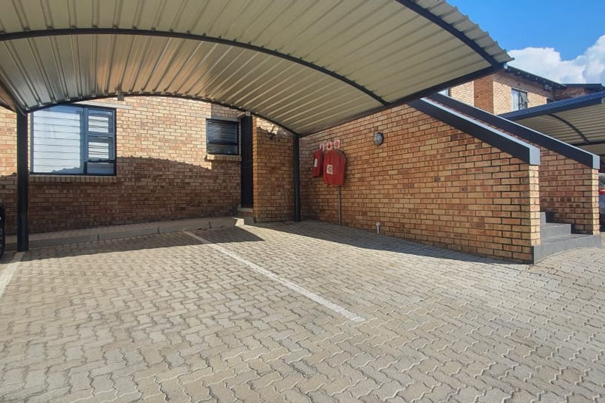 Modern Townhouse in Lambton - Photo 2