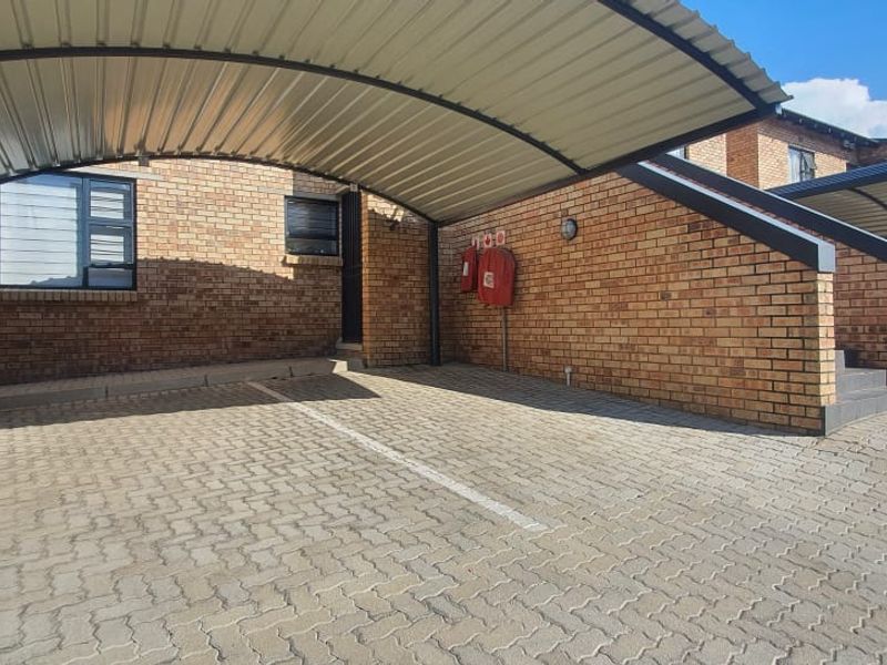 Modern Townhouse in Lambton - Photo 2
