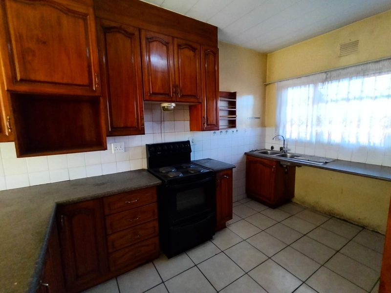Cozy 2-Bedroom Apartment for Sale in Vanderbijlpark CW 3 - Photo 5