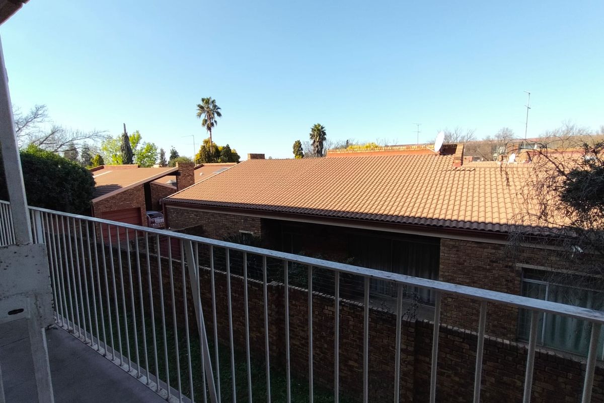 Cozy 2-Bedroom Apartment for Sale in Vanderbijlpark CW 3 - Photo 2