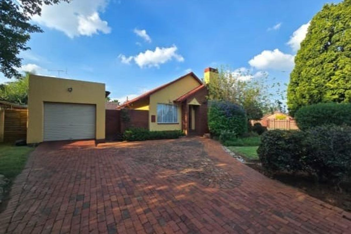 Solid House on a corner stand in Marlands - Photo 2