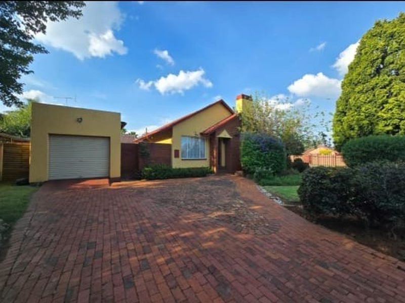 Solid House on a corner stand in Marlands - Photo 2