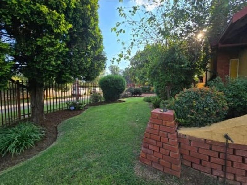 Solid House on a corner stand in Marlands - Photo 3