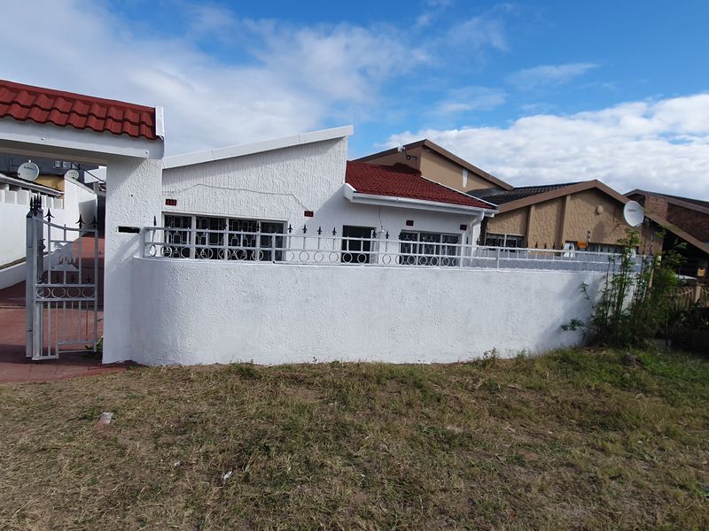 Ideal Family Home And Business Opportunity in Merebank - Photo 3