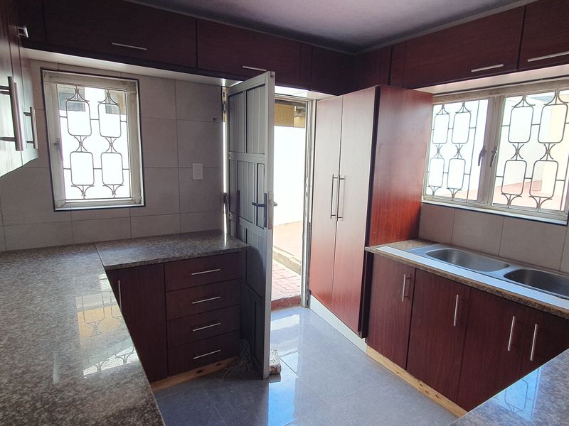 Ideal Family Home And Business Opportunity in Merebank - Photo 6