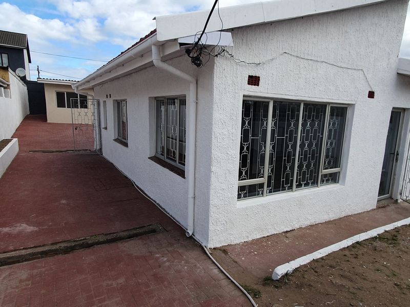 Ideal Family Home And Business Opportunity in Merebank - Photo 2