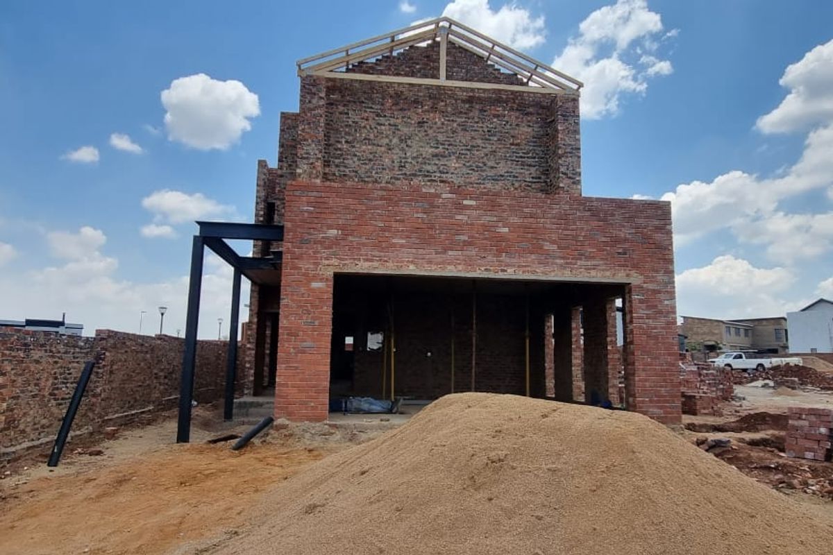 Modern 4-Bedroom Family Home in Fountainbrook Estate - Photo 2