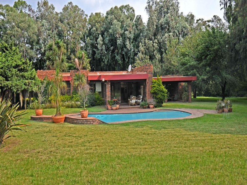 A pristine, spacious home embraced by nature, in a premium country estate - Photo 2