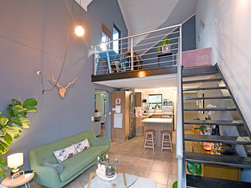 Stunning Pet-Friendly Loft Apartment with Spectacular Views - Photo 9