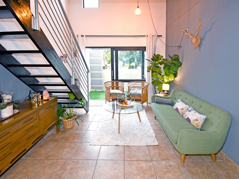 Stunning Pet-Friendly Loft Apartment with Spectacular Views - Photo 8