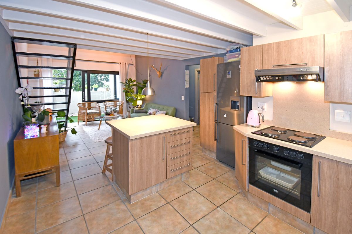 Stunning Pet-Friendly Loft Apartment with Spectacular Views - Photo 2