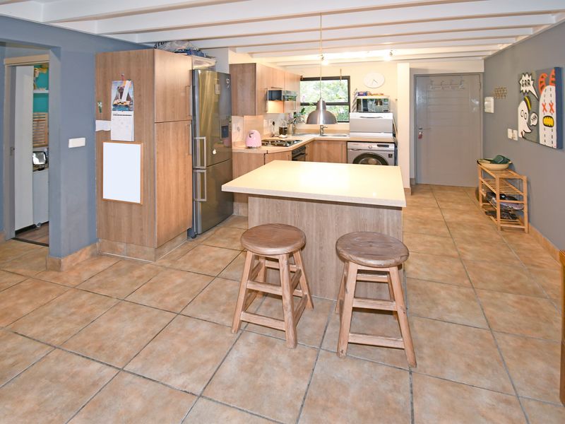 Stunning Pet-Friendly Loft Apartment with Spectacular Views - Photo 5