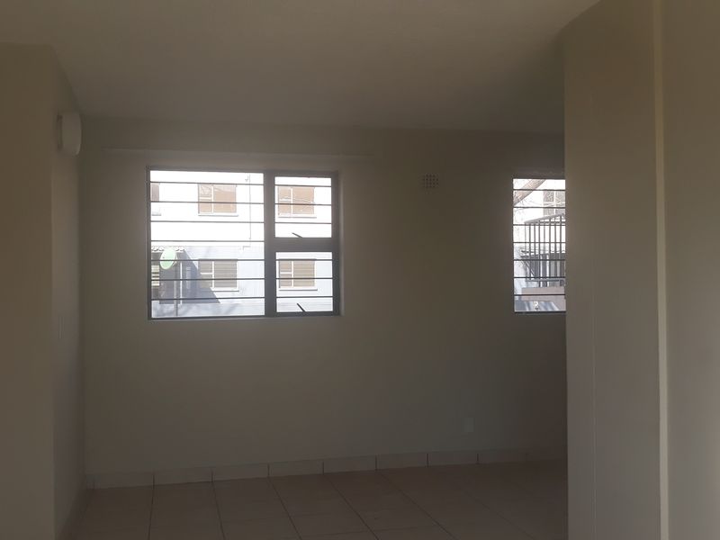 Sectional title Flat For Sale - Photo 3