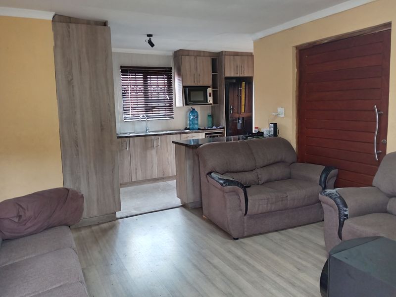 THREE BEDROOM HOUSE FOR SALE IN MOTHERWELL NU 4 - Photo 3