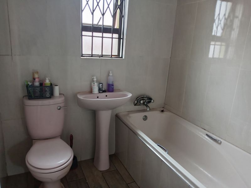 THREE BEDROOM HOUSE FOR SALE IN MOTHERWELL NU 4 - Photo 8