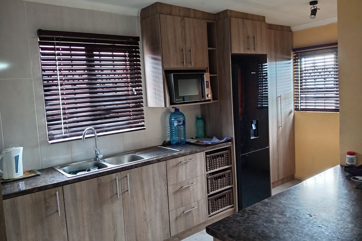 THREE BEDROOM HOUSE FOR SALE IN MOTHERWELL NU 4 - Photo 4