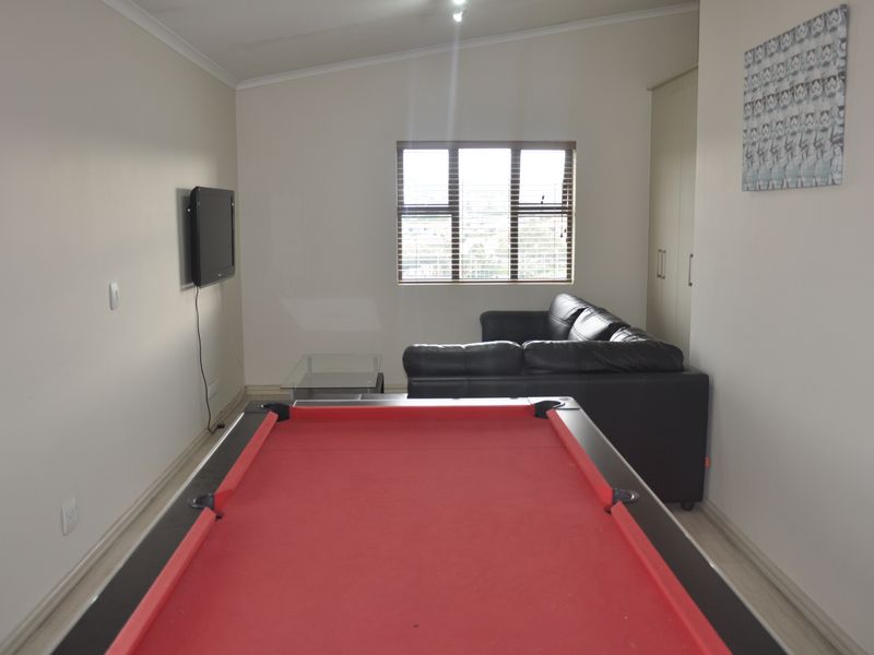 Investors Dream! Spacious 3-Bedroom Apartment with a Loft & Stunning Kyalami Race Track Views - Photo 7