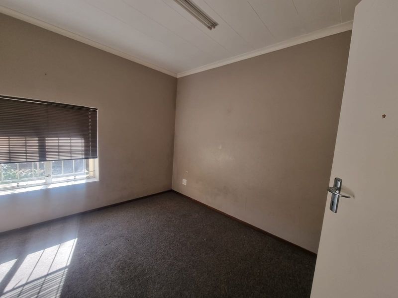 Well-Priced Flat in Prime Location – Secunda - Photo 7